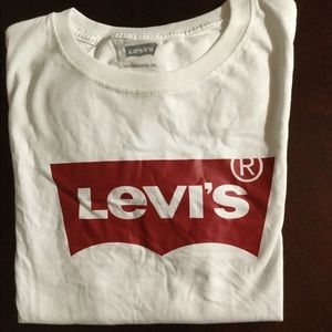 37. brand new boy  levi’s t-shirt size 12-13 yrs $7